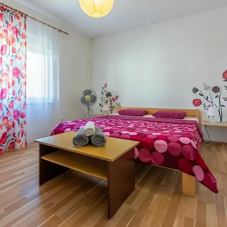 Ratko Apartamento Jadranovo